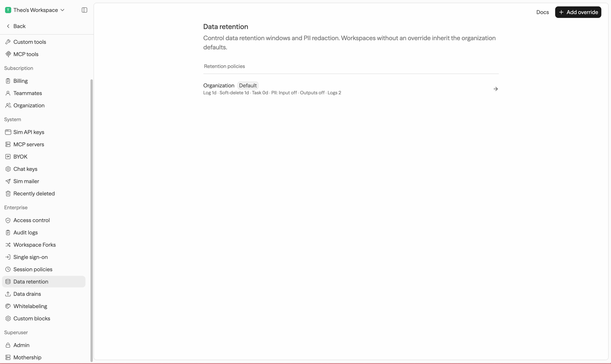Configurações de Retenção de Dados mostrando a lista de políticas de retenção com a linha padrão da organização e o resumo dos períodos de retenção e das etapas de PII